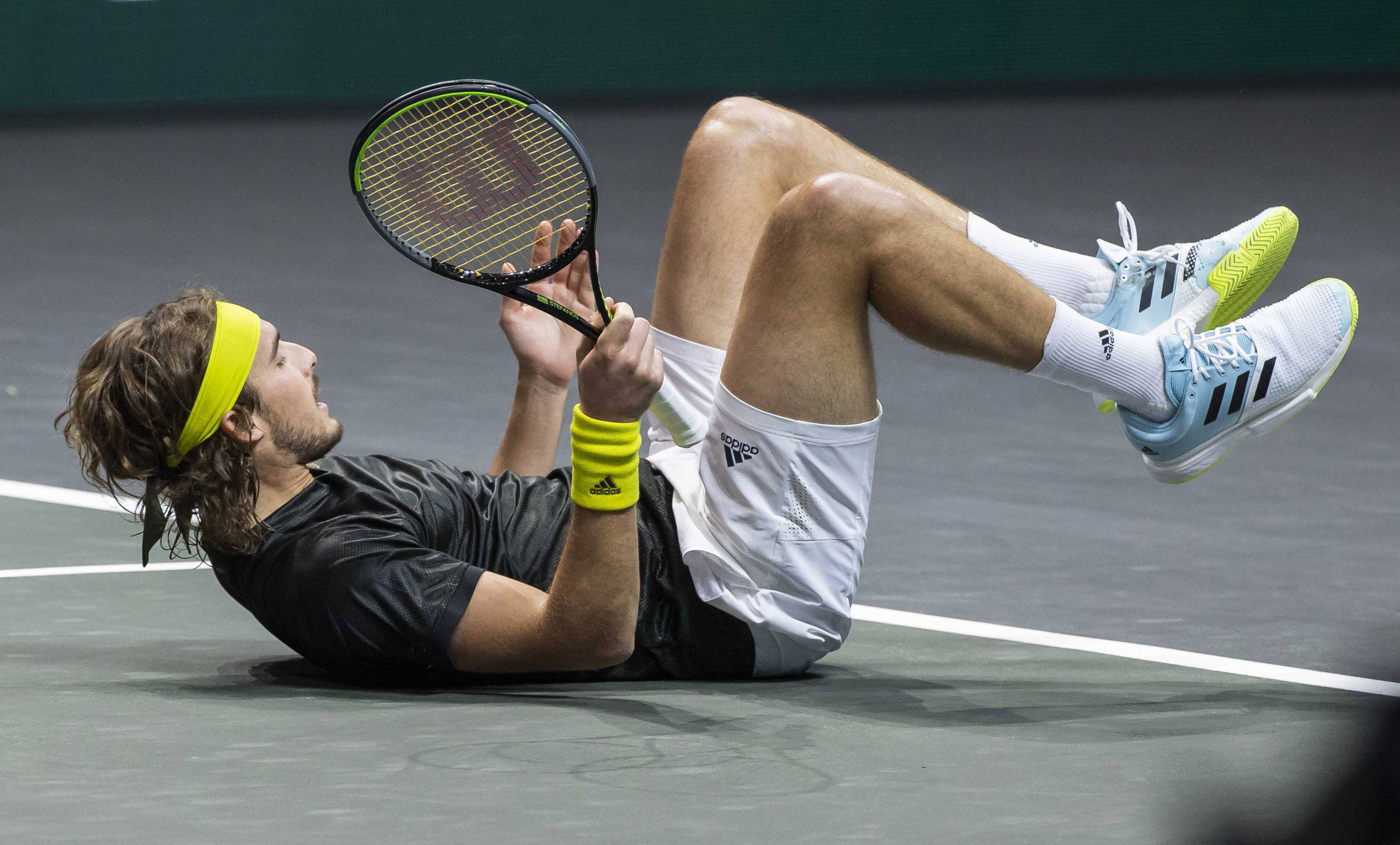 包含世界网球队碾压日本网球队，西西帕斯打破历史纪录的词条