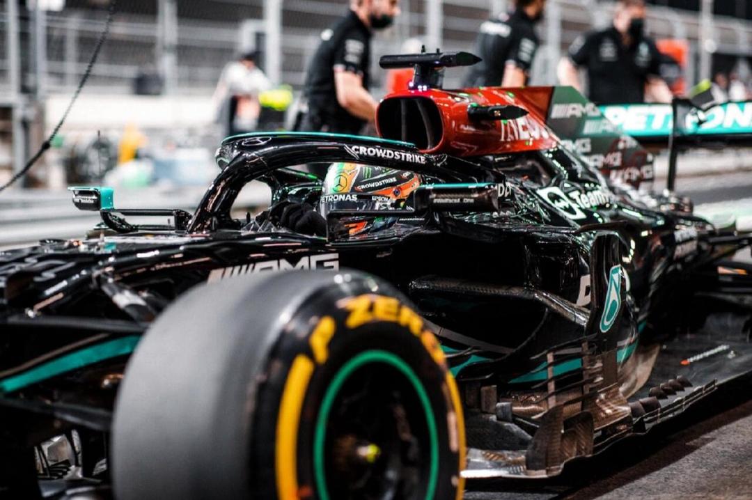 梅赛德斯逆转红牛车队,拉塞尔带队取胜 梅赛德斯逆转红牛车队,拉塞尔带队取胜