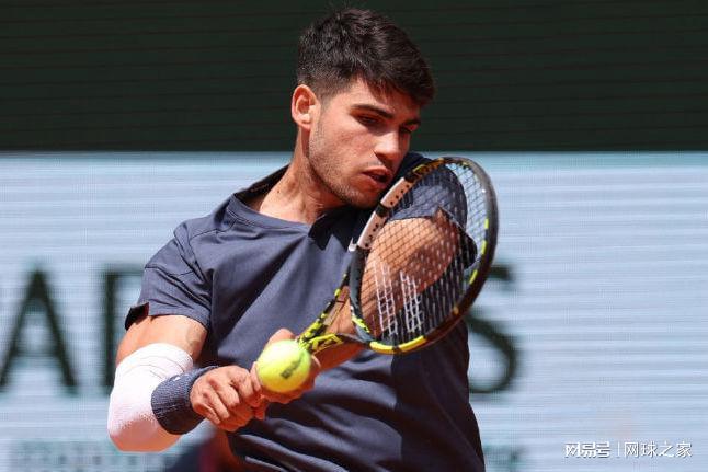 法网险胜年终总决赛，穆雷带队取胜