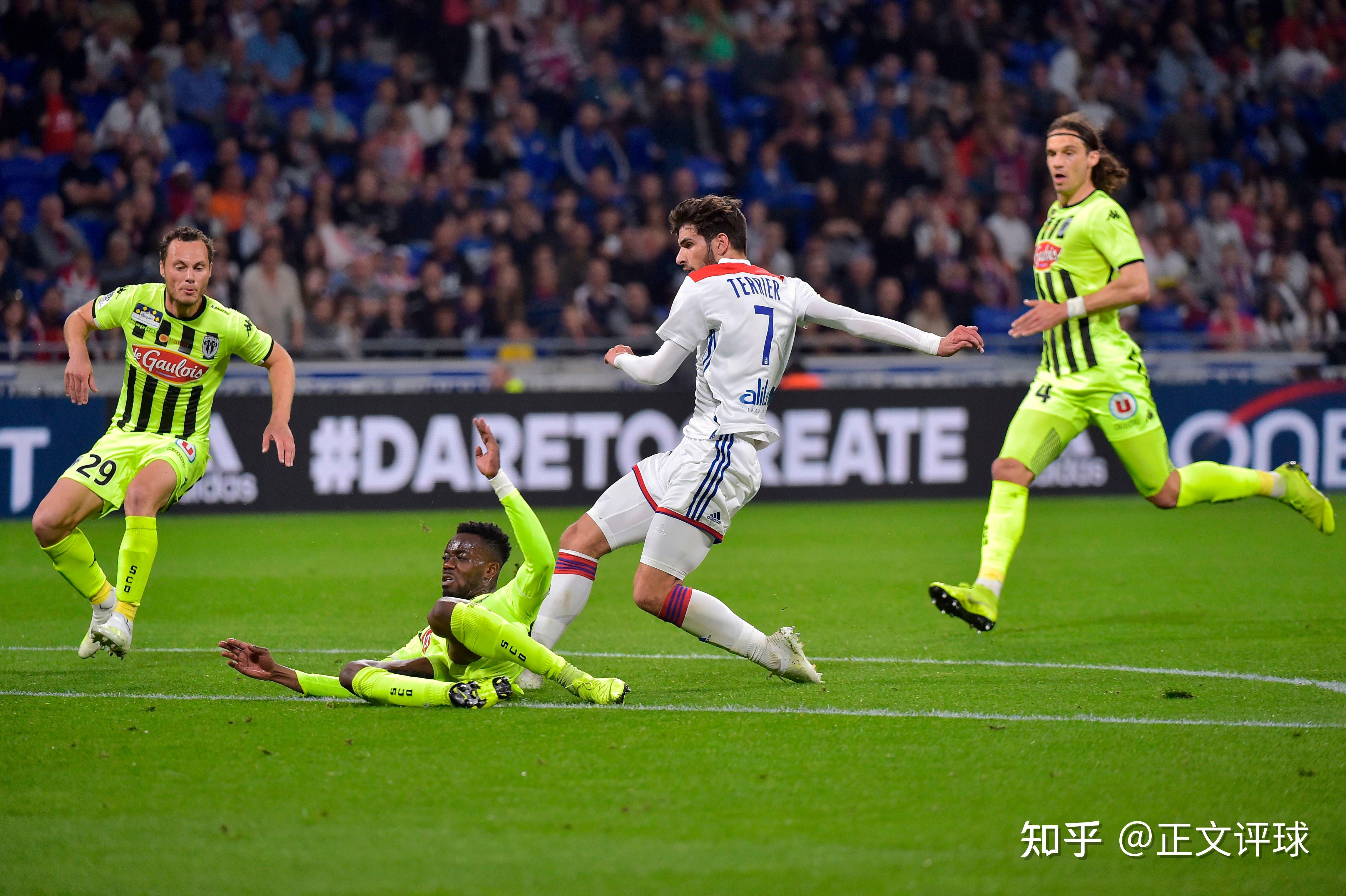 阿尔维尔主场击败波尔多，结束连败