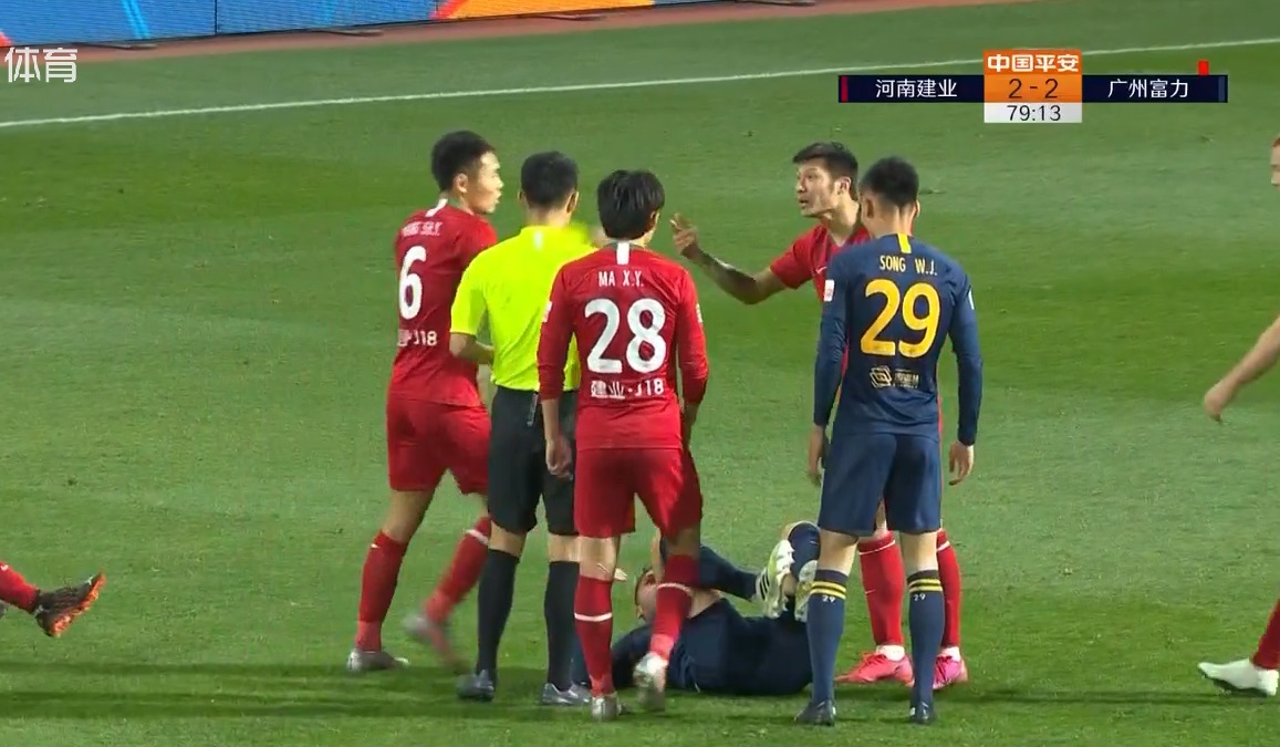 关于河南建业后防连续发生失误，战绩岌岌可危的信息