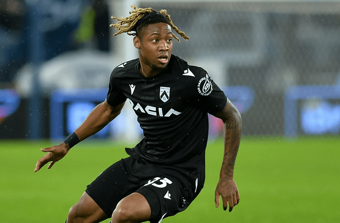 乌迪内斯后防失误频出,需加强训练 乌迪内斯后防失误频出,需加强训练