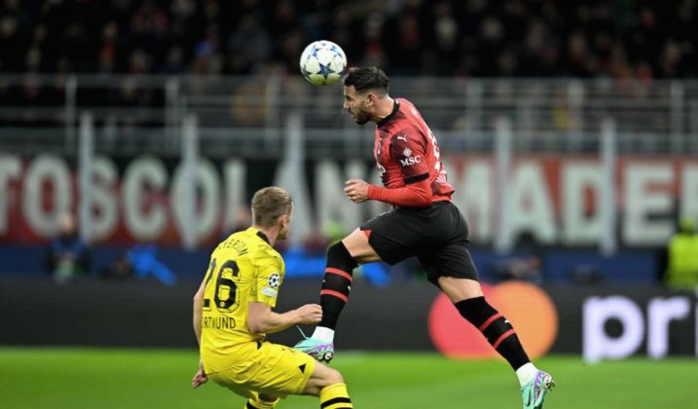 关于AC米兰客场击败那不勒斯,坚守榜首位置的信息 关于AC米兰客场击败那不勒斯,坚守榜首位置的信息