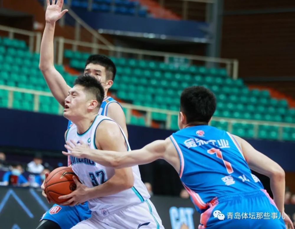 包含新疆客场力克青岛，再胜保持不败的词条