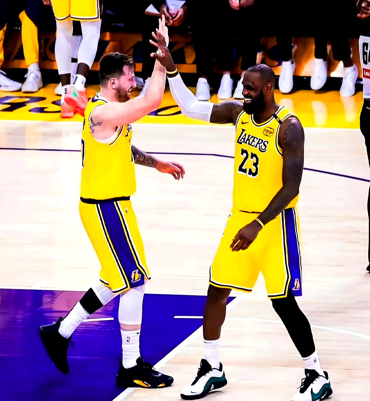 西部和东部球队的交锋备受瞩目