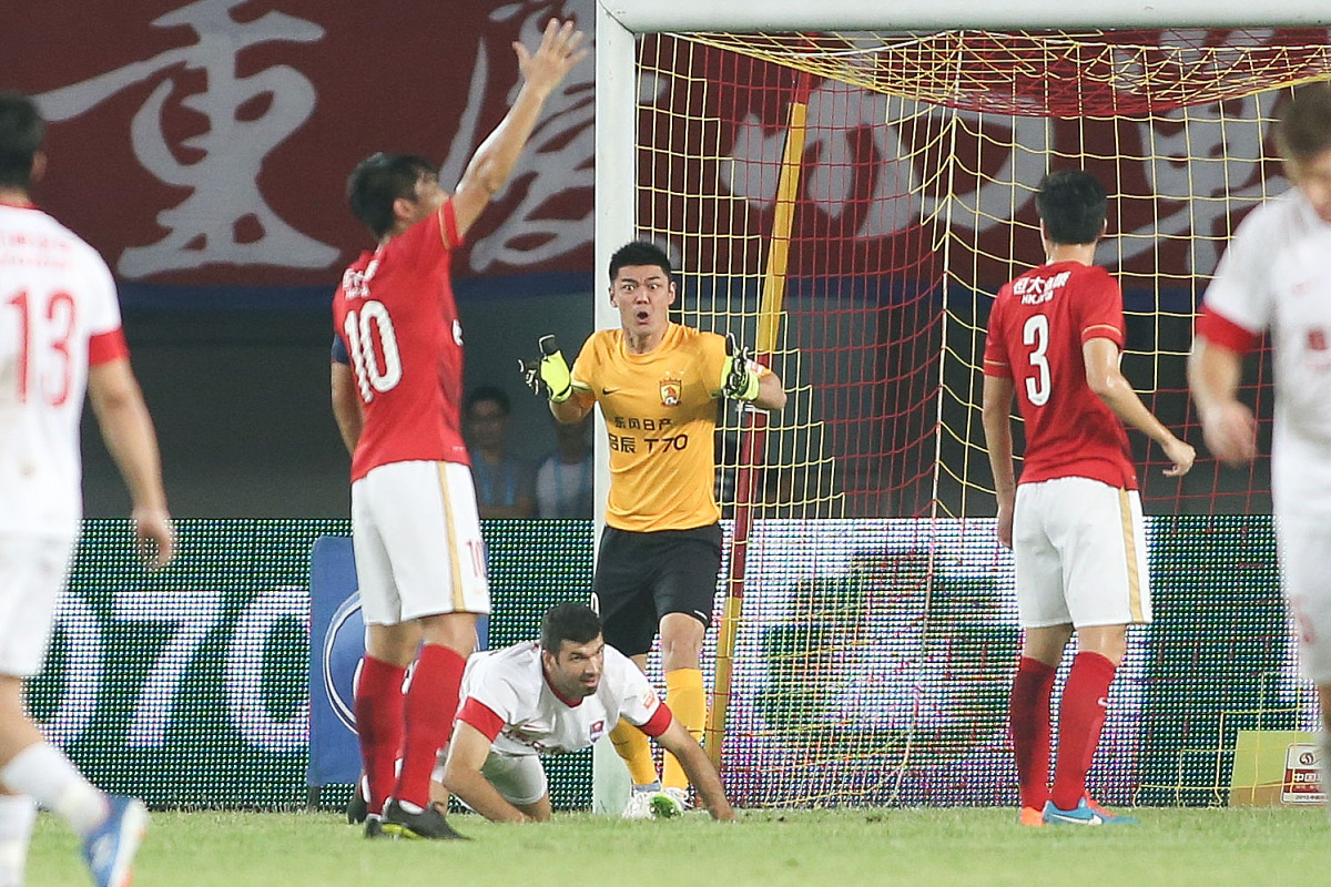 关于防线失守教练瞬间调整，保证防守牢靠的信息