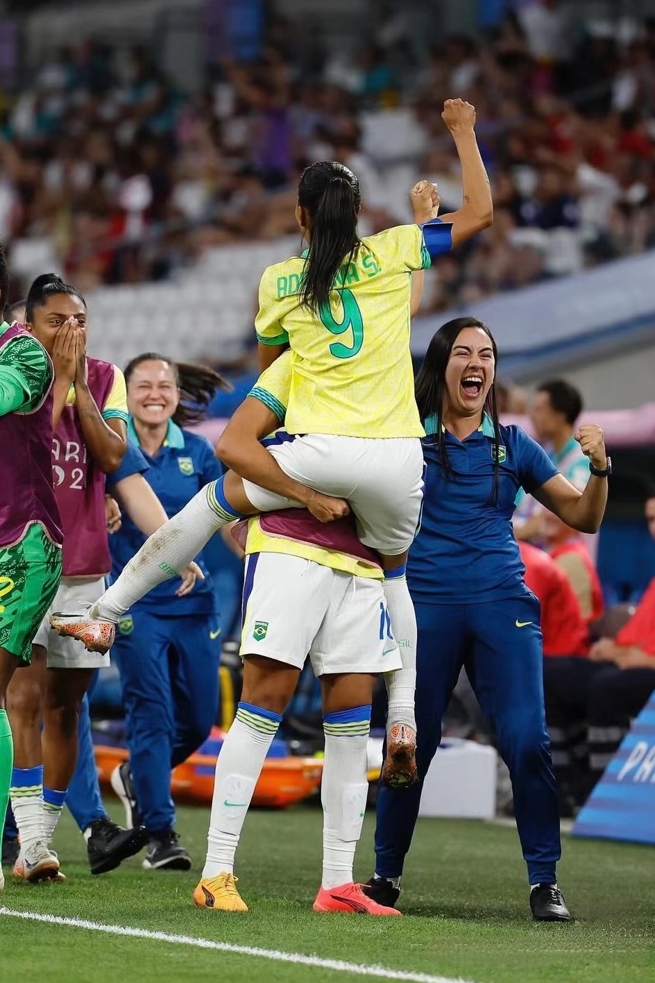 巴西女足队员展现实力，取得重要胜利的简单介绍