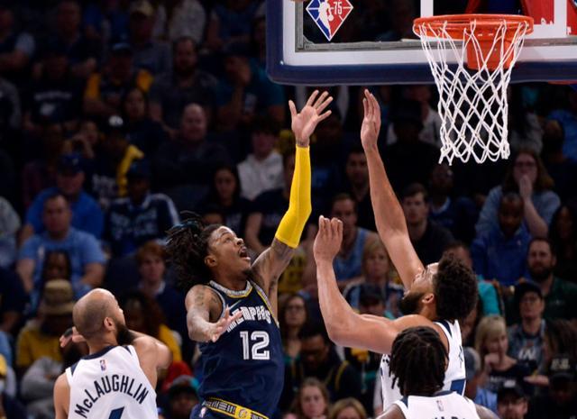 河南逆转战胜卫冕冠军，成为黑马