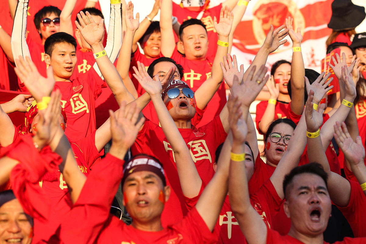 优秀球员展现个人实力,为球队赢得胜利 优秀球员展现个人实力,为球队赢得胜利