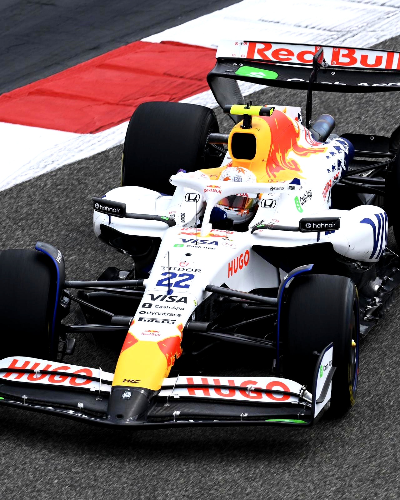 包含梅赛德斯险胜雷诺车队，维斯塔潘点燃赛场的词条