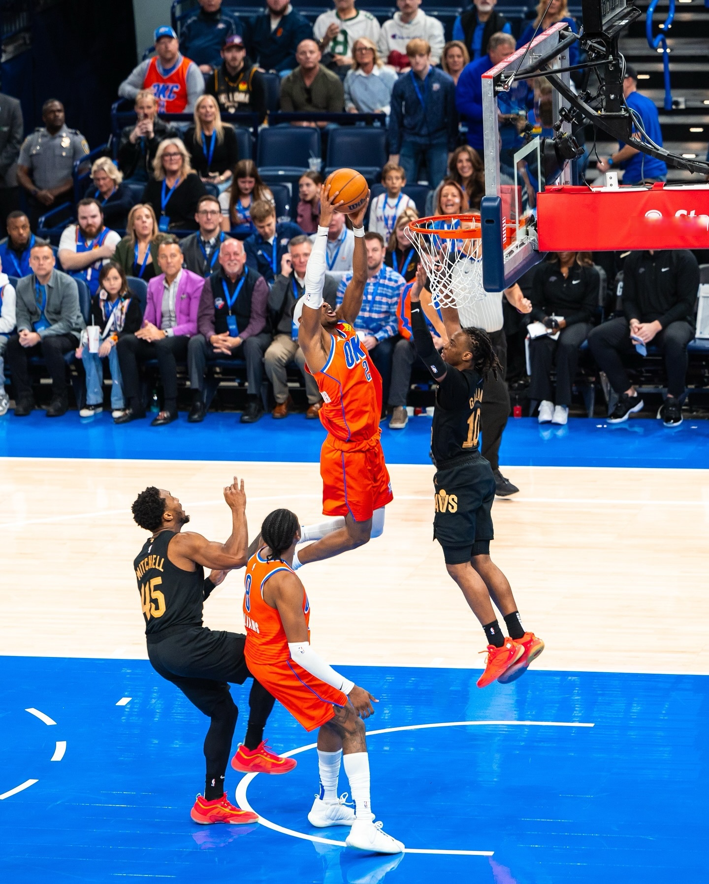 奔赴对手主场,球队全力作战 奔赴对手主场,球队全力作战