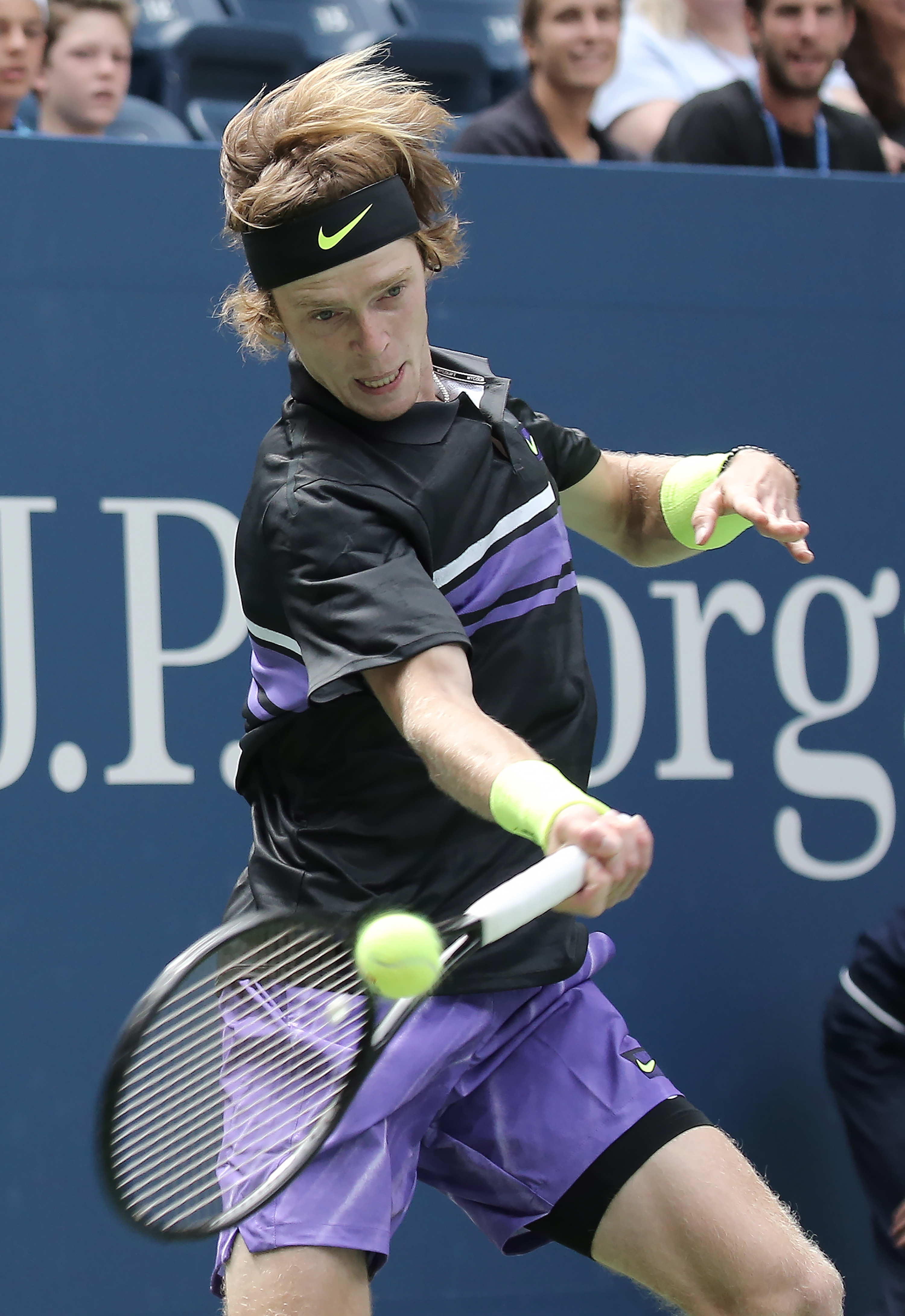 美国网球队逆转世界网球队,西西帕斯送出助攻 美国网球队逆转世界网球队,西西帕斯送出助攻