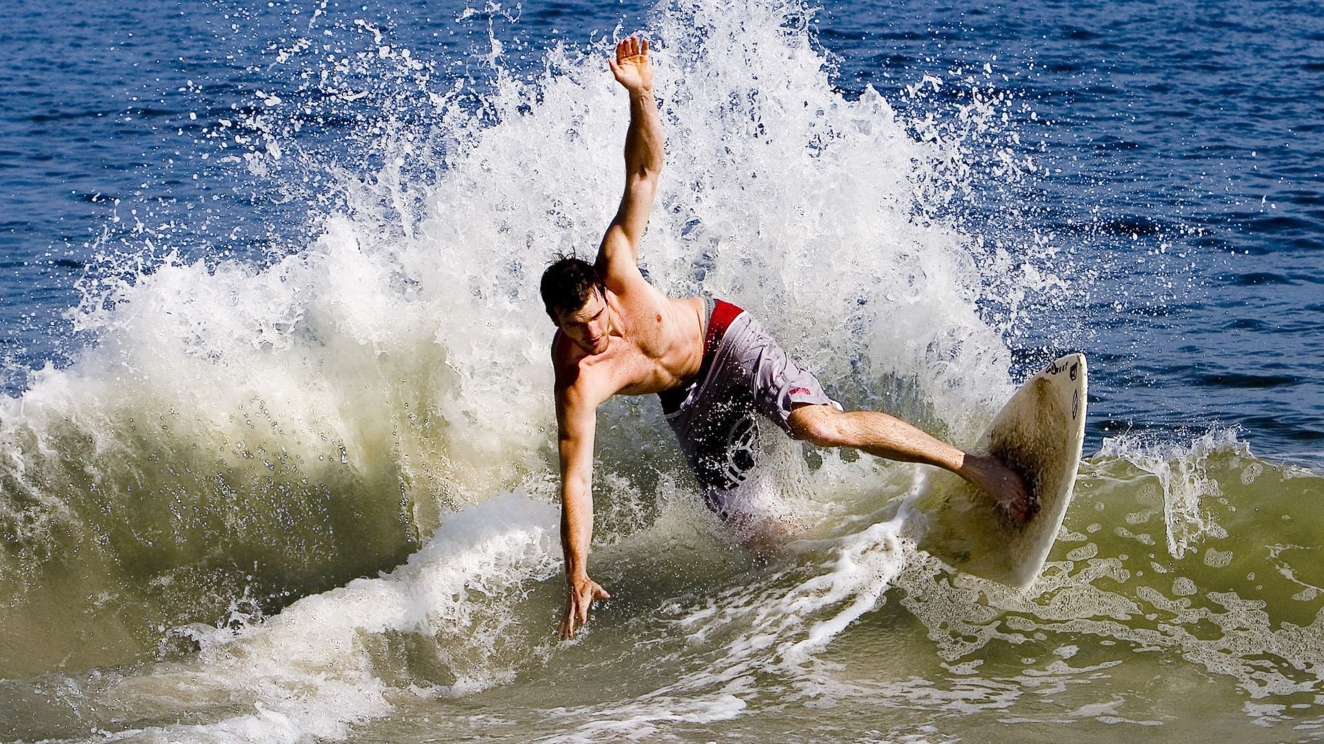 太阳灼伤公牛,约基奇化身关键先生引领胜利