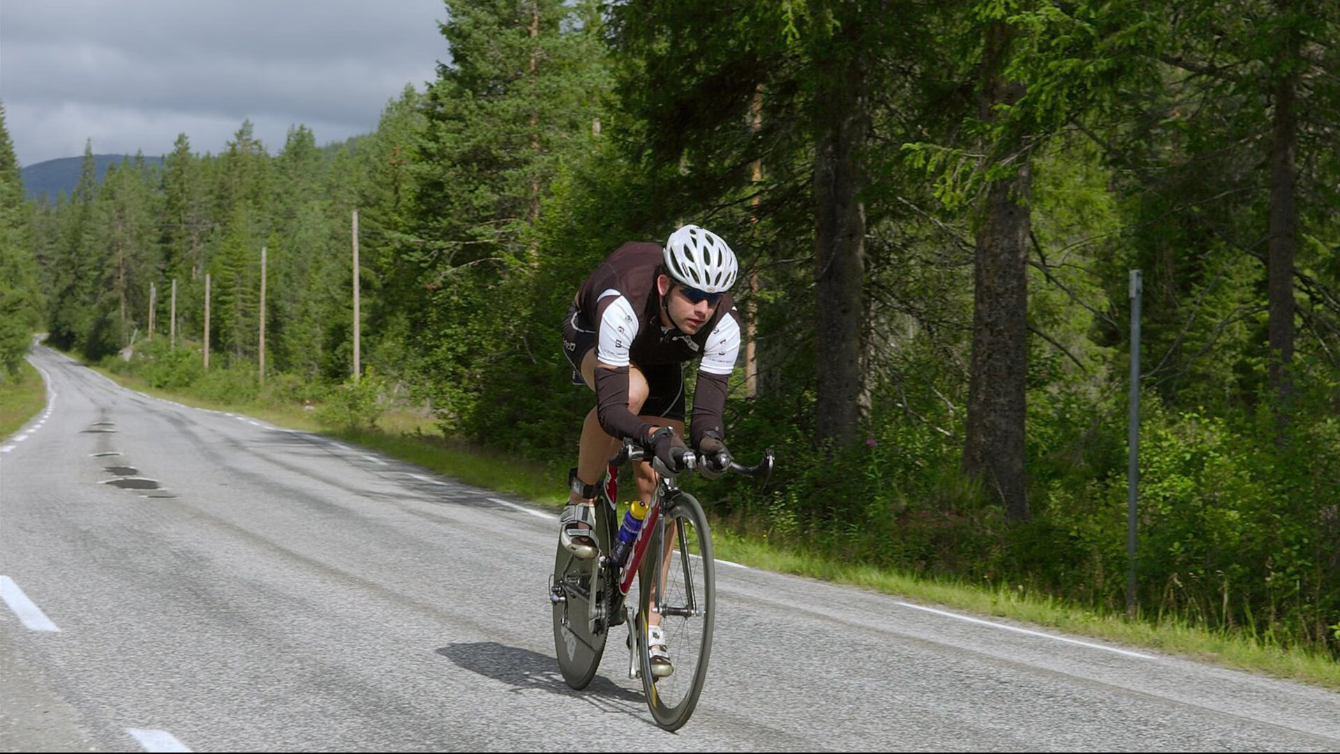 森林狼完胜太阳，字母哥在德甲争冠战接管比赛，跨越体育的统治力之夜